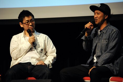 (左から)小山宙哉、コウスケ(カサリンチュ)