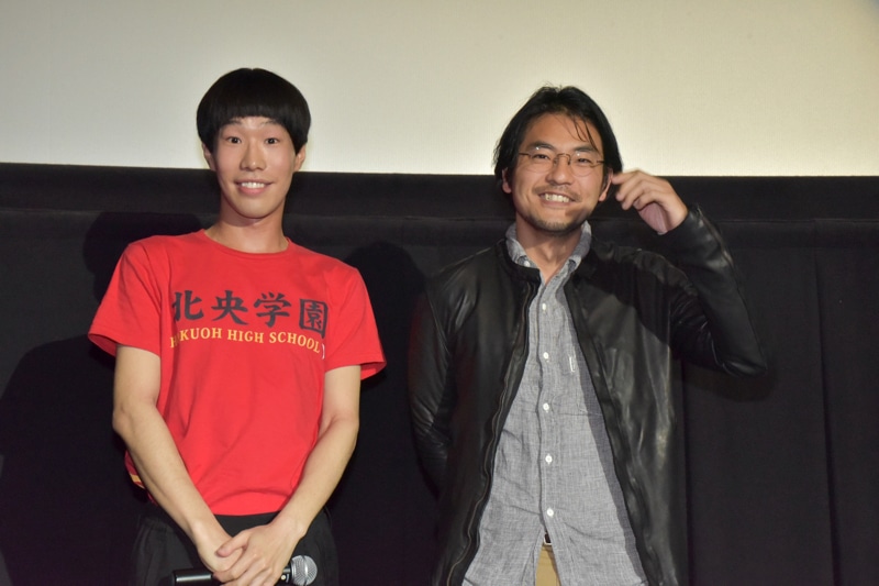 坂口涼太郎と小泉徳宏監督。