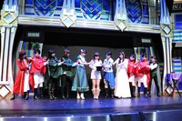 舞台「続・11人いる！東の地平・西の永遠」の1シーン。