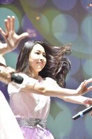 La PomPonのミニライブの様子。