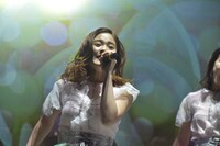 La PomPonのミニライブの様子。