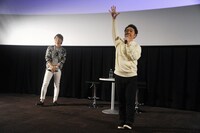 サイン入りの「境界のRINNE」ポスターをかけたジャンケン大会の様子。
