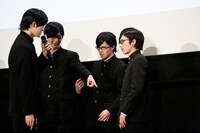 「スタイリッシュ対決」で相談をするカスタマイZ。