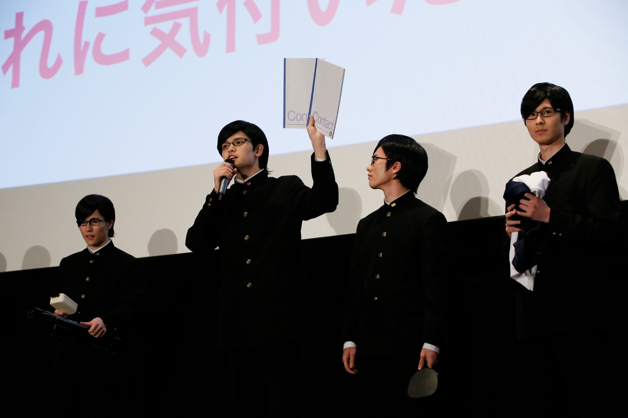 「スタイリッシュ対決」の回答を発表するカスタマイZ。