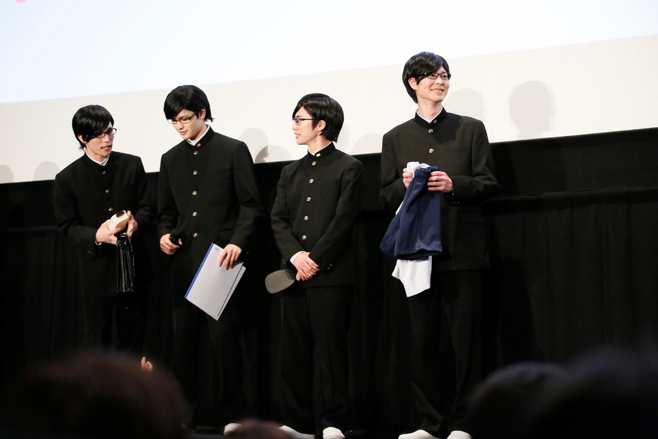 「スタイリッシュ対決」の回答を発表するカスタマイZ。