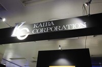 海馬コーポレーションの看板。