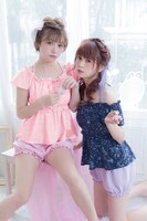 「鹿目まどかモデル水着」と「暁美ほむらモデル水着」の着用イメージ。