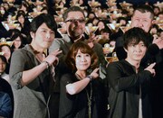 （左上から時計回りに）桑原智監督、ケンドーコバヤシ、津田健次郎、竹内順子、高橋広樹。