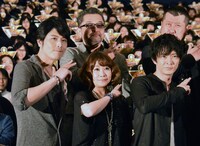 （左上から時計回りに）桑原智監督、ケンドーコバヤシ、津田健次郎、竹内順子、高橋広樹。