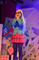 飛鳥凛演じる白神葉子。