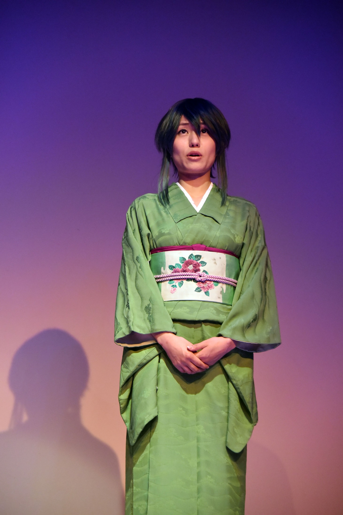 西口杏里沙演じる白神桐子。