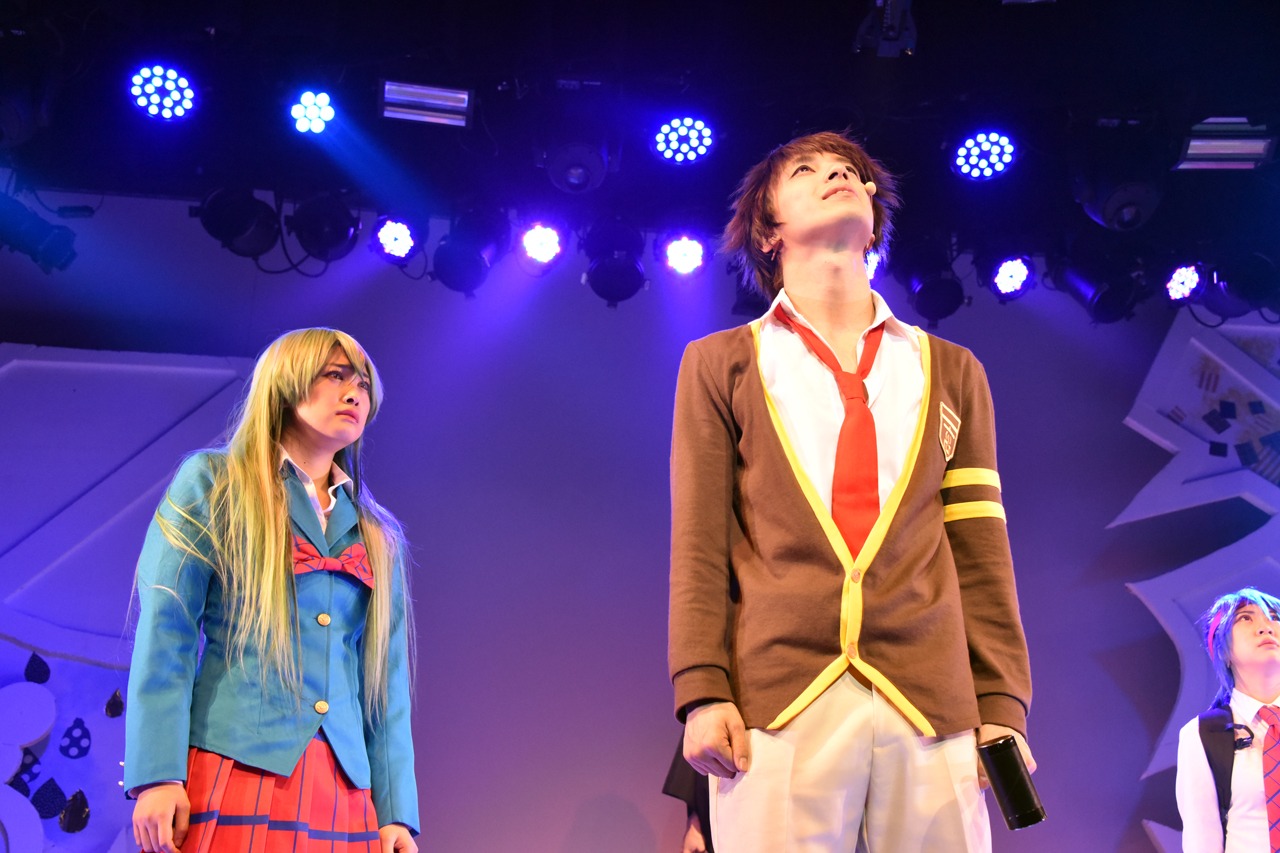 「舞台版 実は私は」公開ゲネプロの様子。