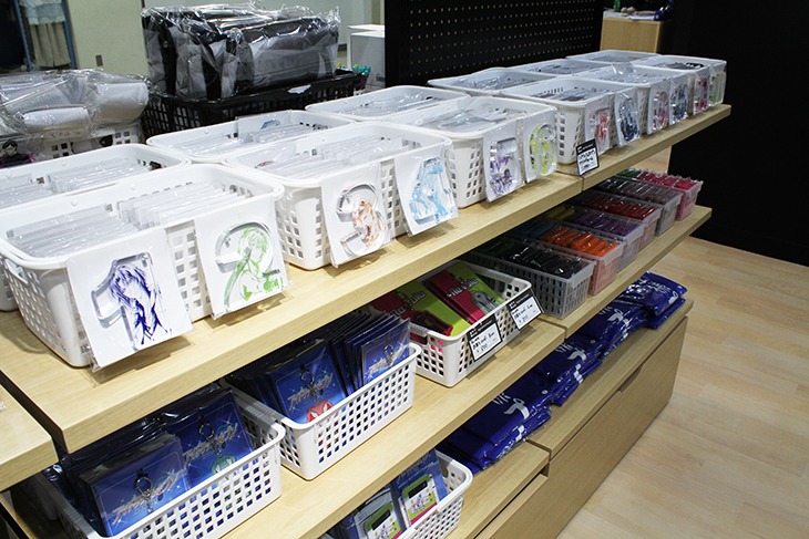 「アイドリッシュセブン」グッズコーナー ※写真は初日5月9日、開店前の状態です。