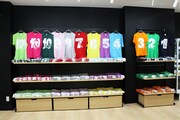 「アイドリッシュセブン」グッズコーナー ※写真は初日5月9日、開店前の状態です。