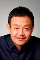 間宮理役の近藤芳正。