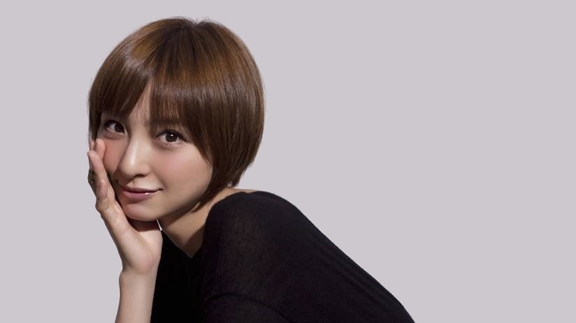 設楽美咲役の篠田麻里子。