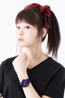 「ワンパンマン」コラボ リストウォッチ（ソニックモデル）の着用画像。