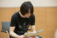 セリフを読み上げる北村諒。