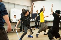 殺陣稽古を行う北村諒。