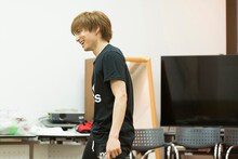 殺陣稽古を行う宮崎秋人。