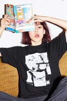 「【岡崎京子】X-girl×KYOKO OKAZAKI COMIC COLLAGE S/S BIG TEE」ブラックの着用イメージ。