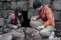 「モンタージュ 三億円事件奇譚」より、芳根京子演じるヒロイン・小田切未来（左）と、福士蒼汰演じる主人公・鳴海大和。