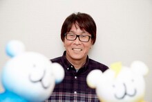 高橋陽一と自撮りするパッチョと電パッチョ。