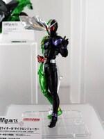 「S.H.Figuarts（真骨彫製法） 仮面ライダーW サイクロンジョーカー」
