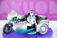 「S.H.Figuarts 三ノ輪聖（制服）」と「S.H.Figuarts ドゥカティ750SSイモラレプリカ＋サイドカー」