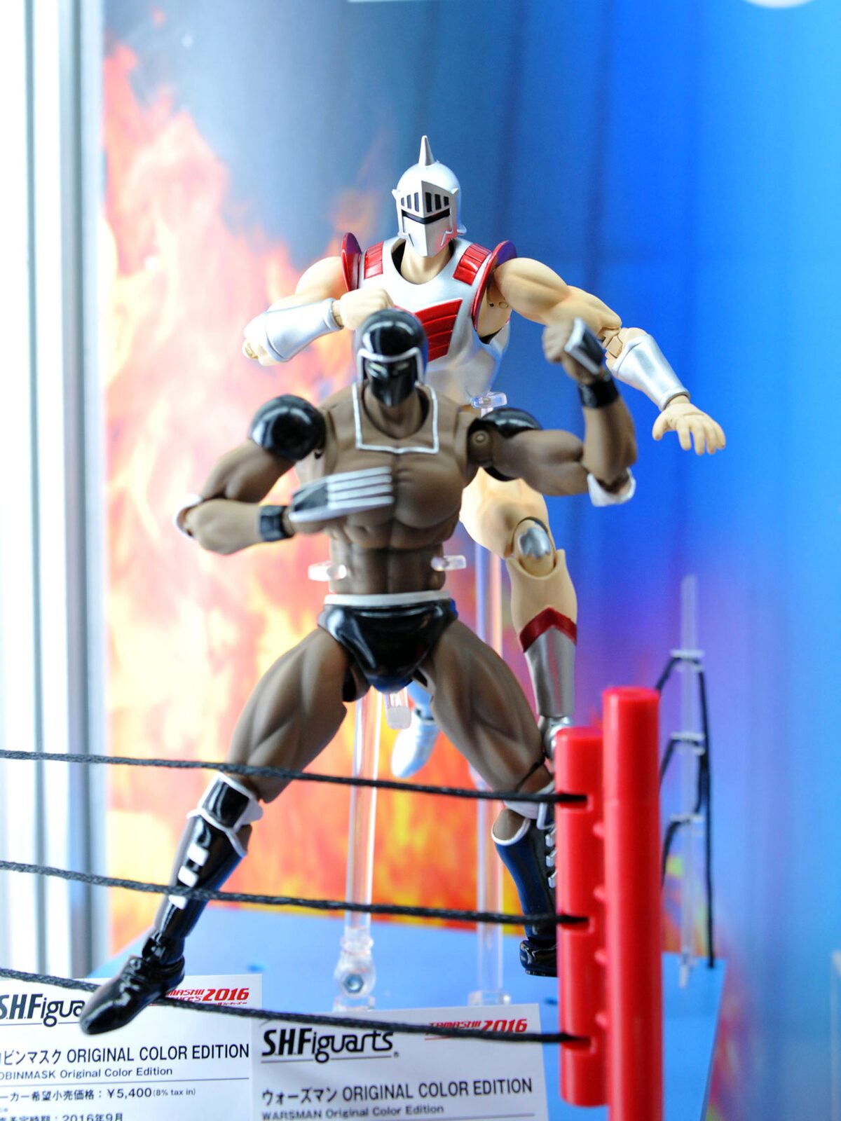 上から）「S.H.Figuarts ロビンマスク Original Color Edition 