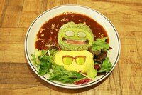 「ニコちゃん大王と家来のオムライス」