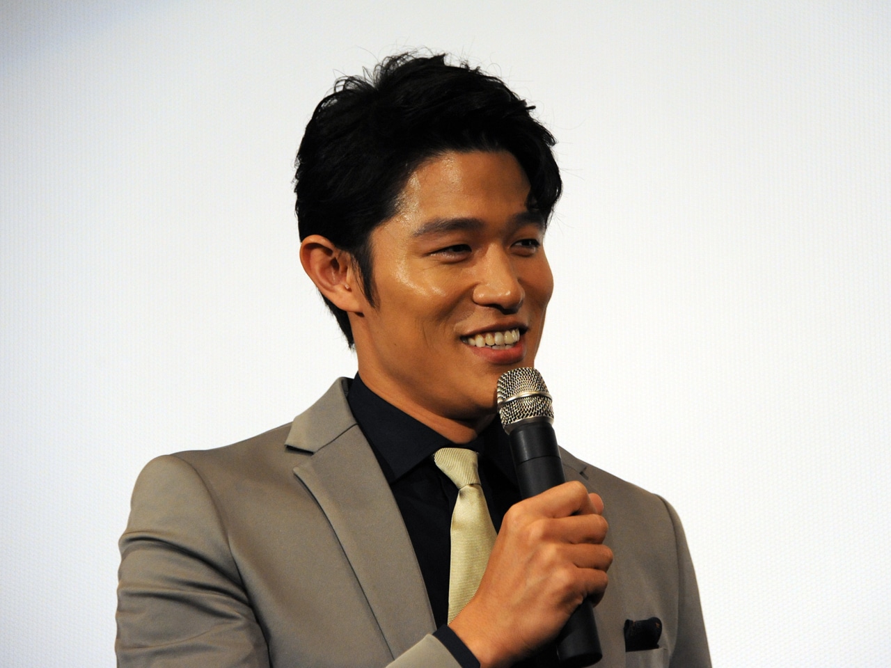 鈴木亮平