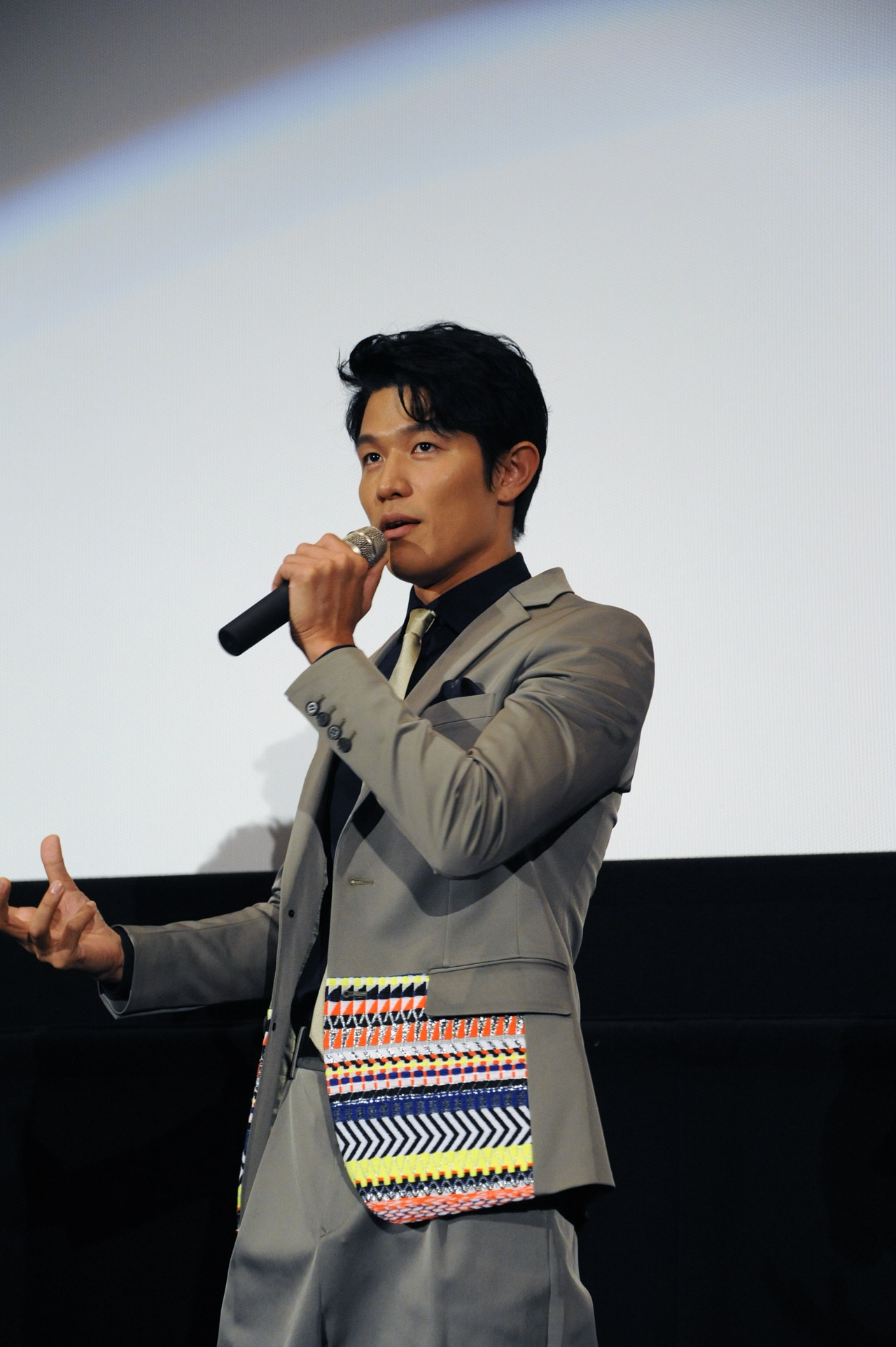 鈴木亮平
