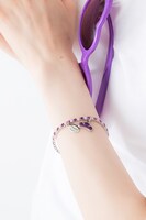 「おそ松さん」ブレスレット（一松モデル）着用例