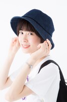 「おそ松さん」腕時計（一松モデル）着用例