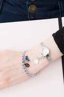 「おそ松さん」カラ松モデルの腕時計＆ブレスレット着用例。