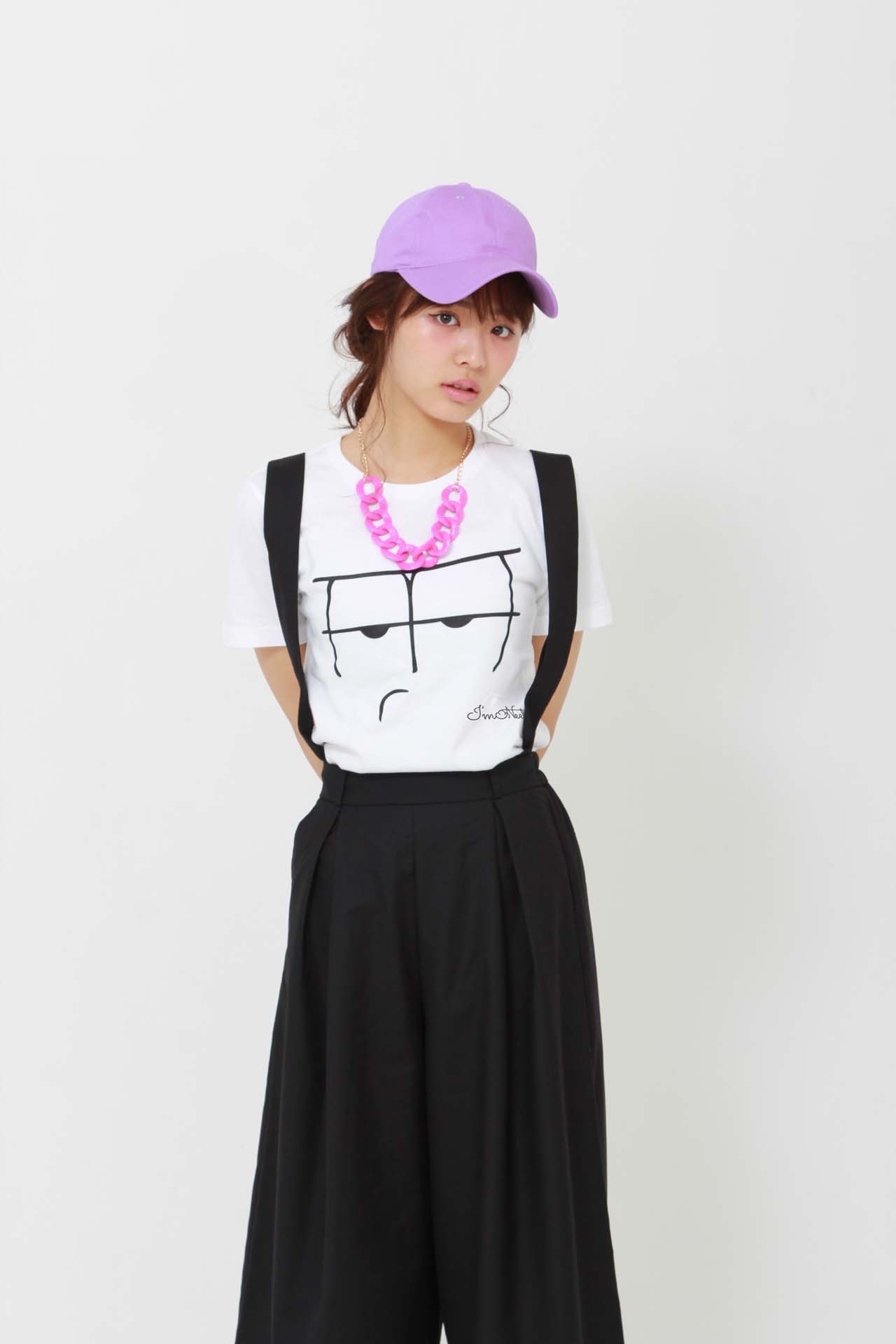 「おそ松さん×HTML ZERO3×BANDAI I'm Neet Face tee」の着用画像。