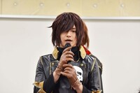 台羽正役の鈴木勤。