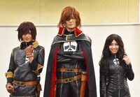 （左から）台羽正役の鈴木勤、ハーロック役の林野健志、波野静香役の伊藤えみ。