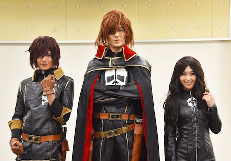 （左から）台羽正役の鈴木勤、ハーロック役の林野健志、波野静香役の伊藤えみ。