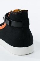 「NARUTO-ナルト- 疾風伝」うずまきナルトモデル スニーカー