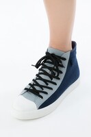 「NARUTO-ナルト- 疾風伝」うちはサスケモデル スニーカー着用画像