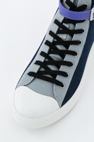 「NARUTO-ナルト- 疾風伝」うちはサスケモデル スニーカー