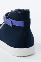 「NARUTO-ナルト- 疾風伝」うちはサスケモデル スニーカー