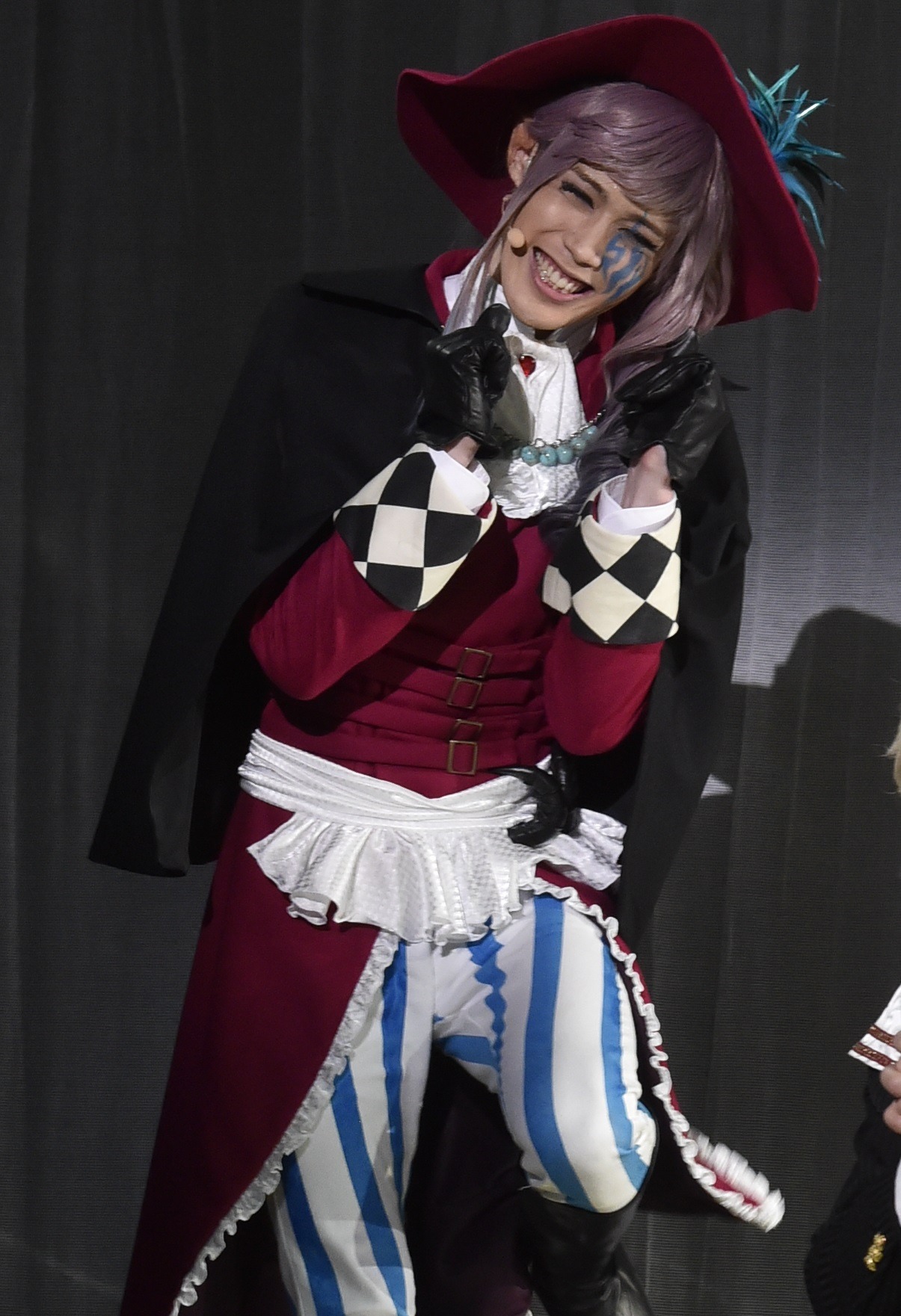 碕理人演じるジル・ド・レイ。（カメラマン：鏡田 伸幸・岩田えり）