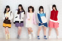 「魔法少女まどか☆マギカ」コラボルームウェアの着用例。