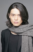 真中要役の一内侑。