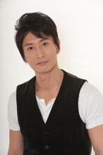 轟雷蔵役の萩野崇。