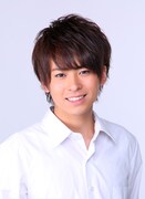 青八木一役の八島諒。