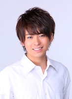 青八木一役の八島諒。